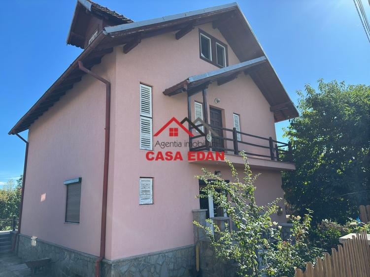 Casă individuală cu 4 camere cu Teren 243 Mp în Breaza