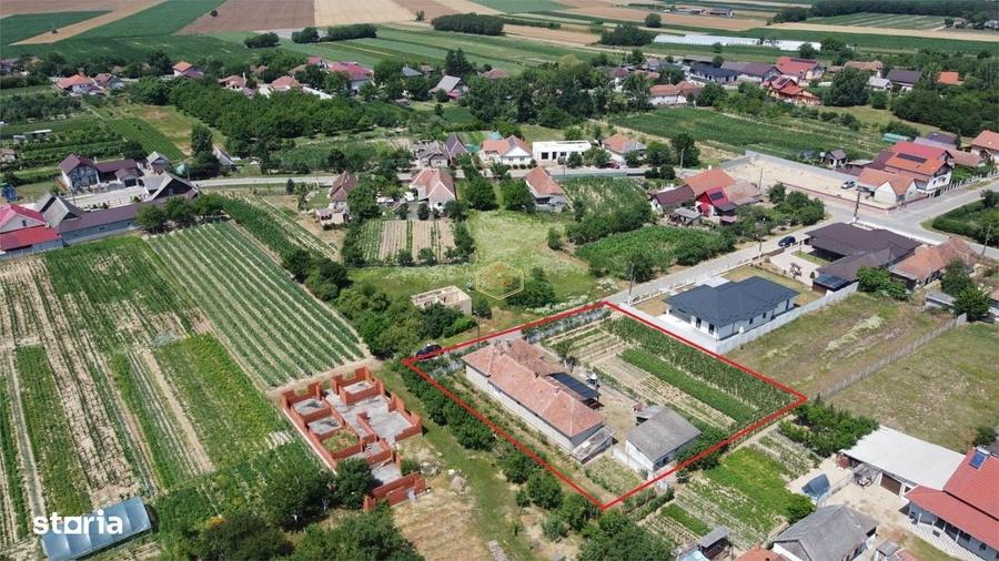 Casă cu 4 camere cu Teren 1656 Mp în Livada