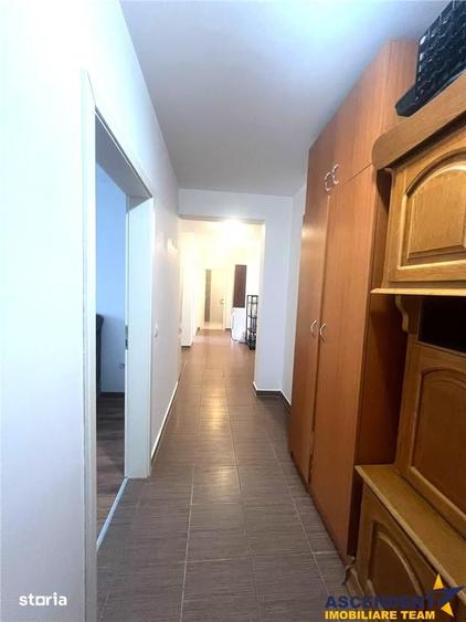 Apartament cu 3 camere decomandat în Bartolomeu