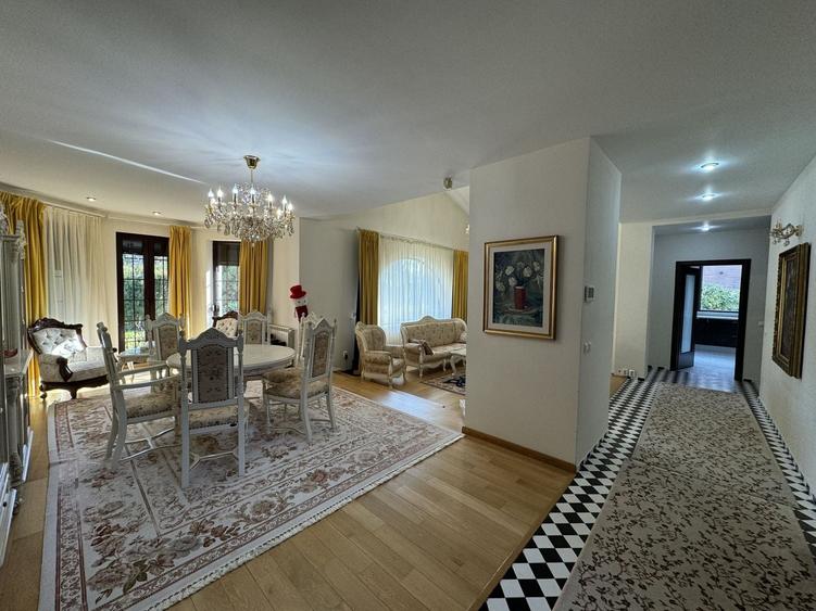 Casă individuală cu 6 camere cu Piscina în Iancu Nicolae