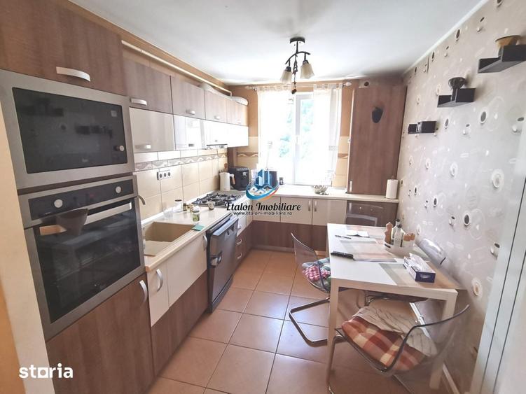 Apartament cu 3 camere semidecomandat în Ultracentral