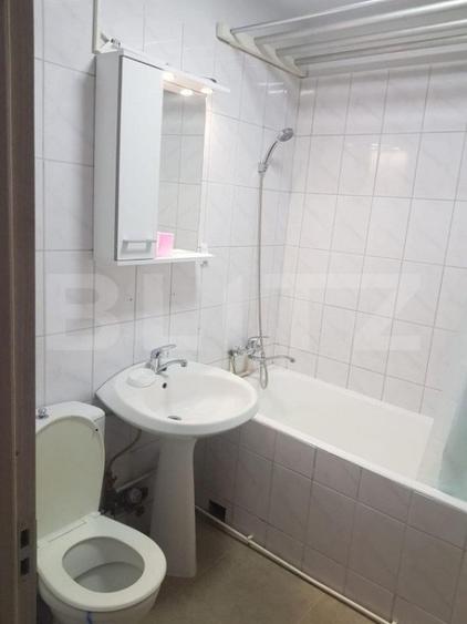 Apartament cu 2 camere semidecomandat, mobilat în Central