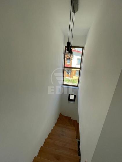 Casă cu 4 camere cu Teren 250 Mp în Central