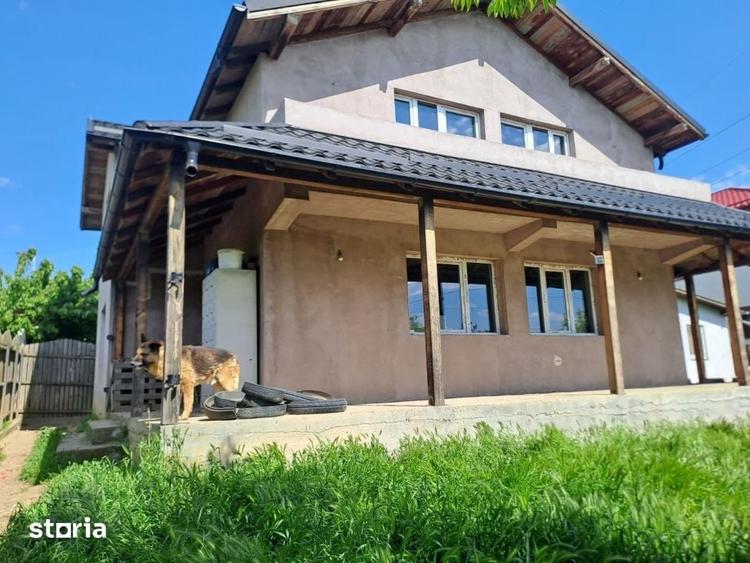 Casă cu 5 camere cu Teren 388 Mp în Șimnicu de Sus