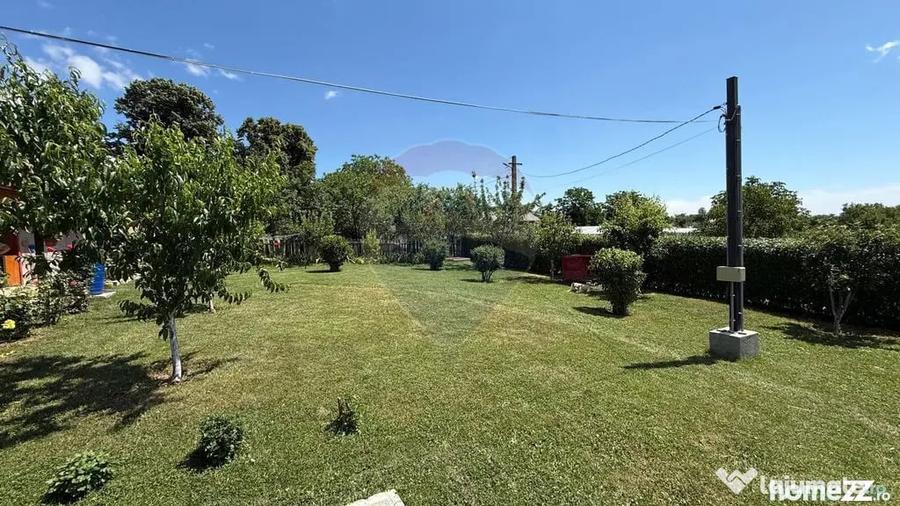 Casă cu 3 camere cu Teren 1667 Mp în Răcoasa