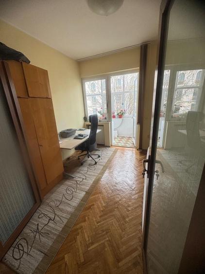 Apartament cu 3 camere semidecomandat, mobilat în Peninsula