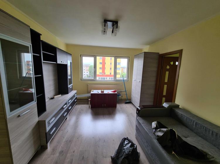 Apartament cu 2 camere nedecomandat în Traian