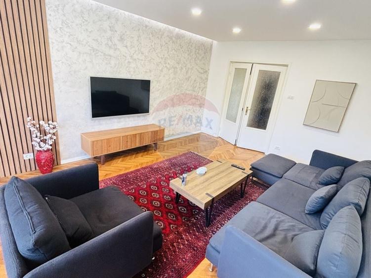 Apartament cu 4 camere decomandat în Kiseleff