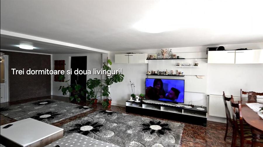Casă individuală cu 5 camere cu Teren 300 Mp în Central