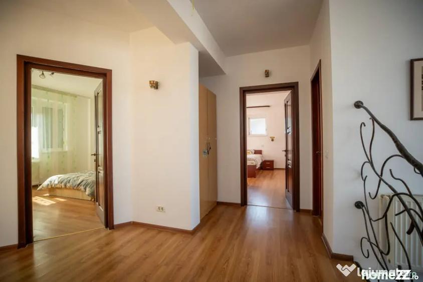 Casă cu 6 camere cu Teren 558 Mp în Central
