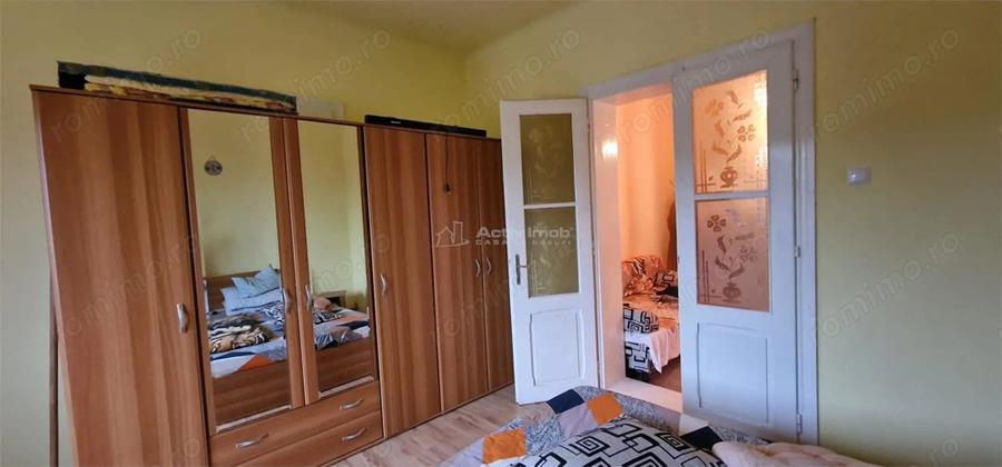 Casă cu 6 camere cu Teren 500 Mp în Muncitoresc