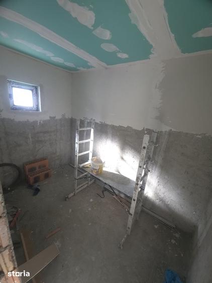 Casă cu 5 camere cu Teren 250 Mp în Clinceni
