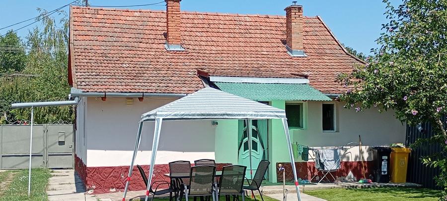 Casă individuală cu 2 camere cu Teren 2025 Mp în Central