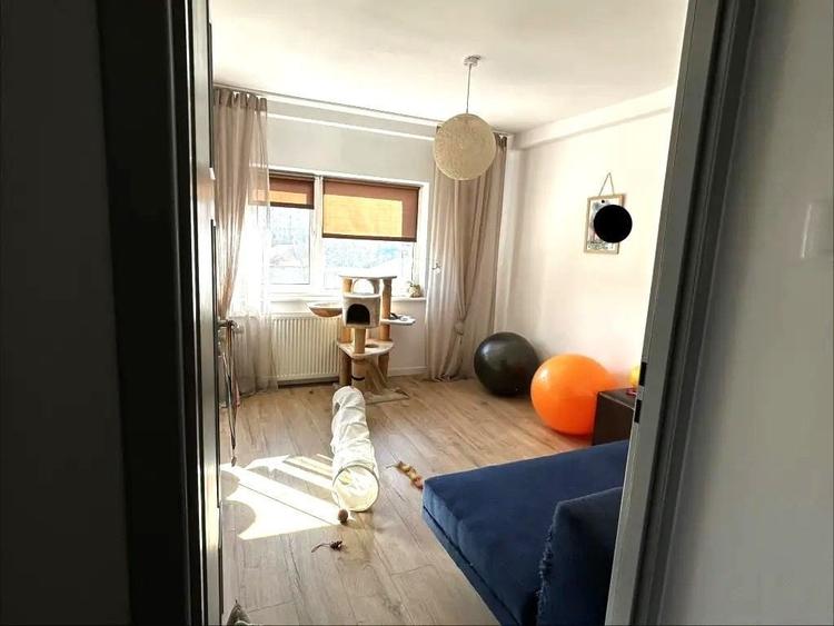 Apartament cu 3 camere decomandat, mobilat în Decebal