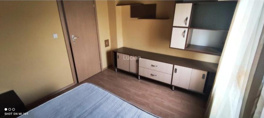 Apartament cu 3 camere semidecomandat în Bucovina