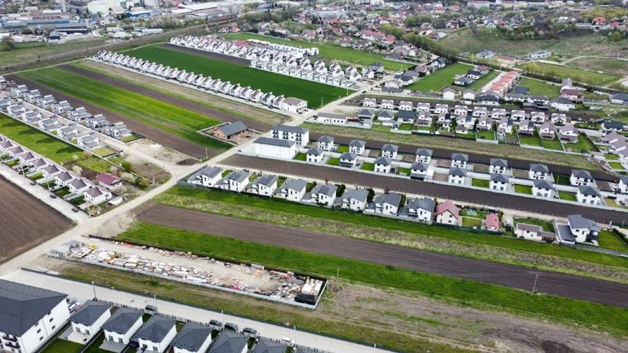 Teren Construcții intravilan de 1100 mp, în Șcheia
