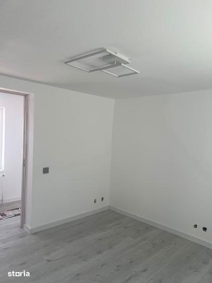 Casă cu 3 camere cu Teren 200 Mp în Calea București