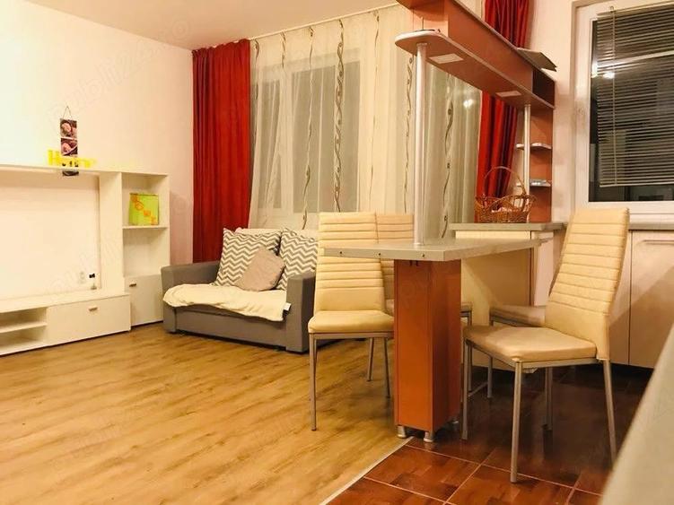 Apartament cu 3 camere semidecomandat în Florești