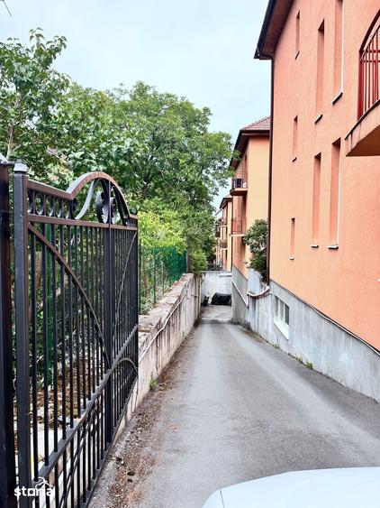 Apartament cu 4 camere decomandat în Andrei Mureșanu
