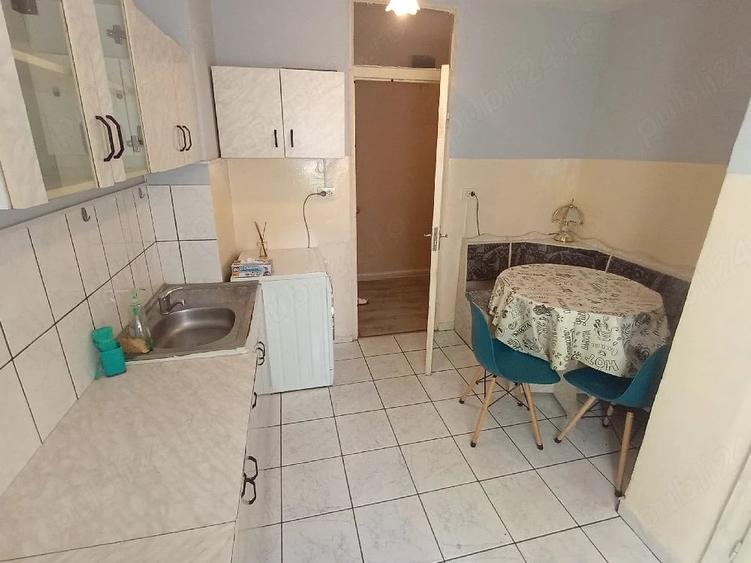 Apartament cu 2 camere semidecomandat în Girocului