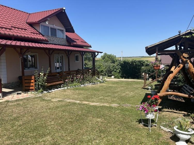 Casă cu 4 camere în Criș