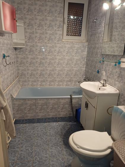 Apartament cu 3 camere decomandat în Calea București