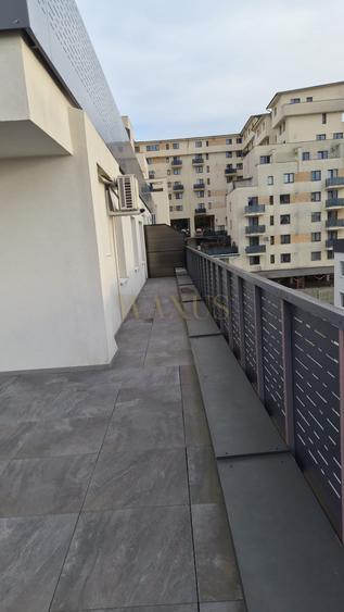 Apartament cu 4 camere semidecomandat în Florești