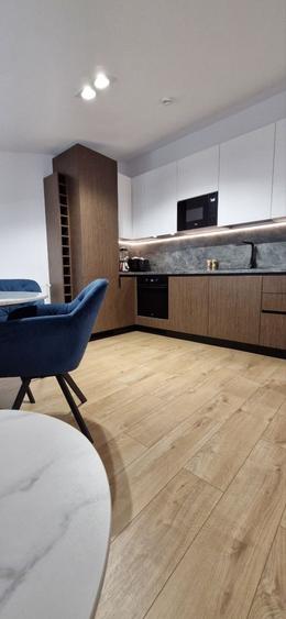 Apartament cu 2 camere decomandat, mobilat în Central