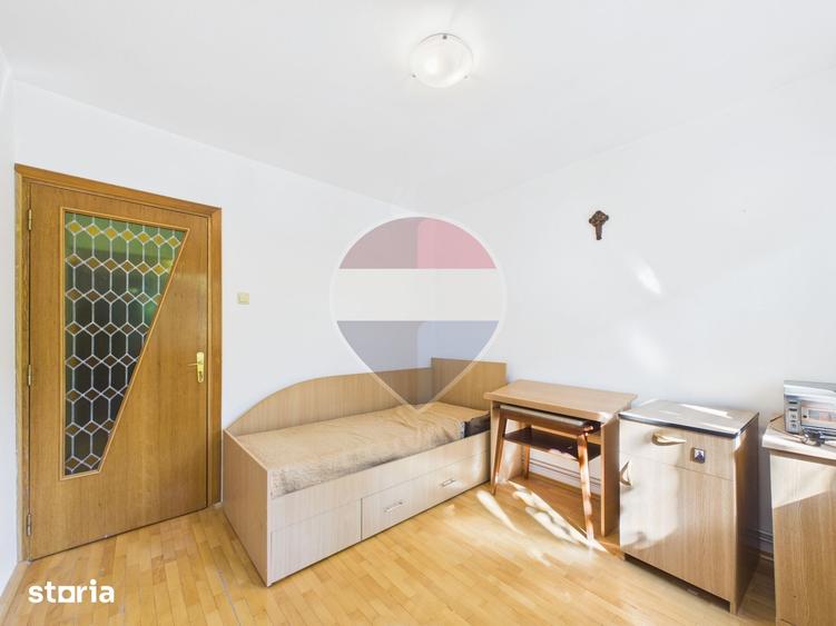 Apartament cu 3 camere decomandat în Titan