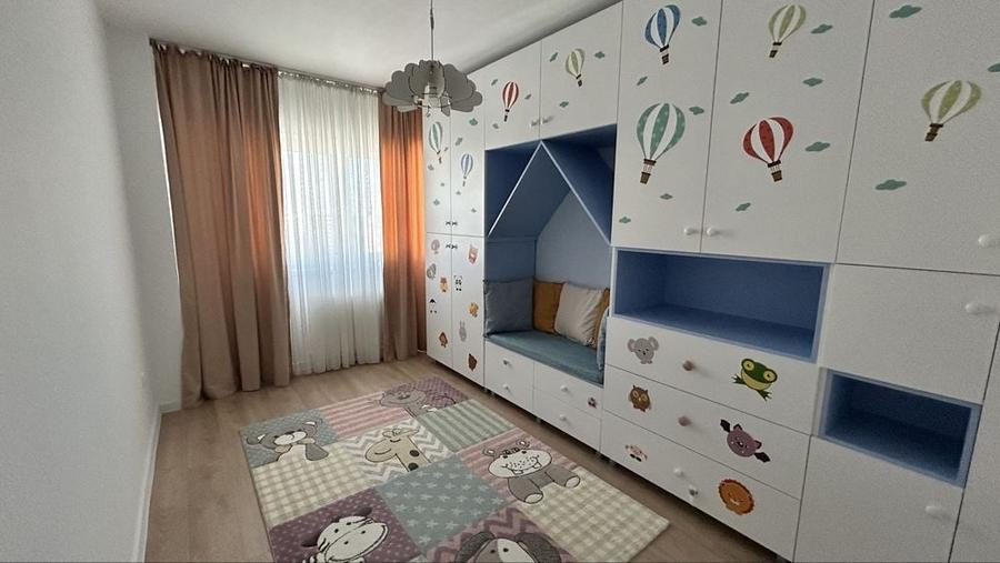 Apartament cu 3 camere decomandat în Drumul Taberei