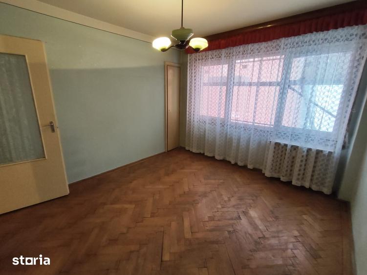 Apartament cu 2 camere semidecomandat în Tei