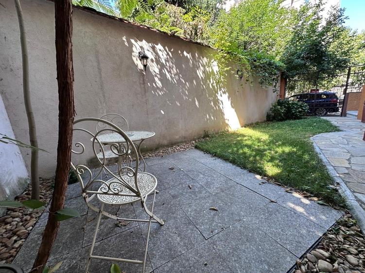 Casă cu 5 camere cu Canalizare în Romană