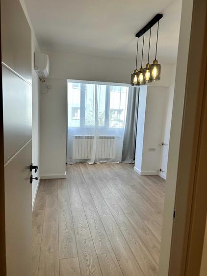 Apartament cu 3 camere semidecomandat în Dorobanți