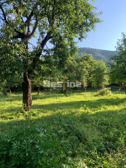 Casă individuală cu 6 camere cu Garaj în Brusturoasa