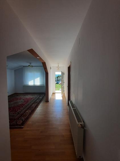 Casă individuală cu 5 camere cu Garaj în Săvinești
