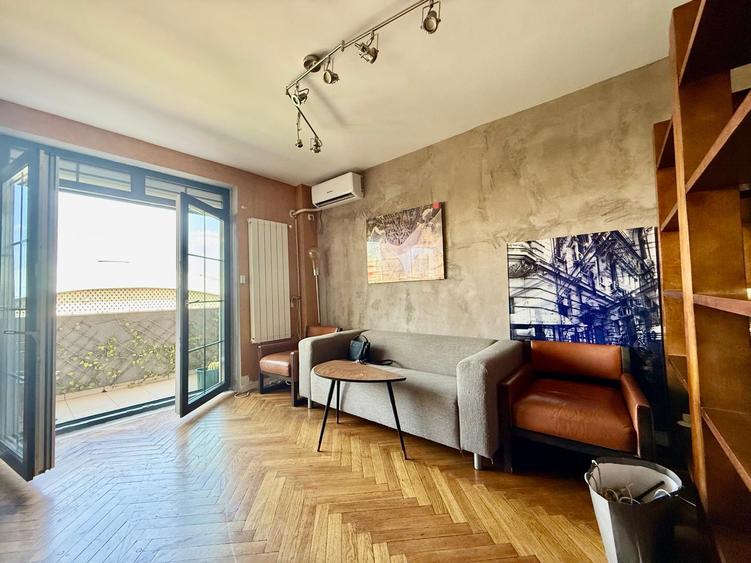 Apartament cu 3 camere semidecomandat în Sala Palatului