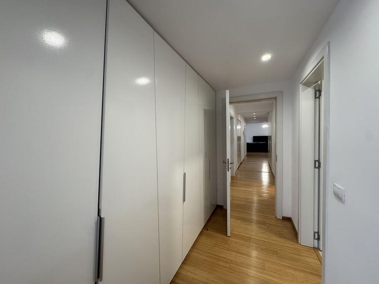 Apartament cu 4 camere decomandat, mobilat în Pipera