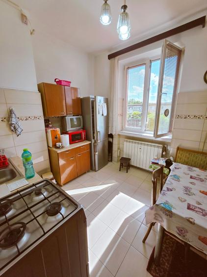 Apartament cu 3 camere decomandat în Drumul Taberei