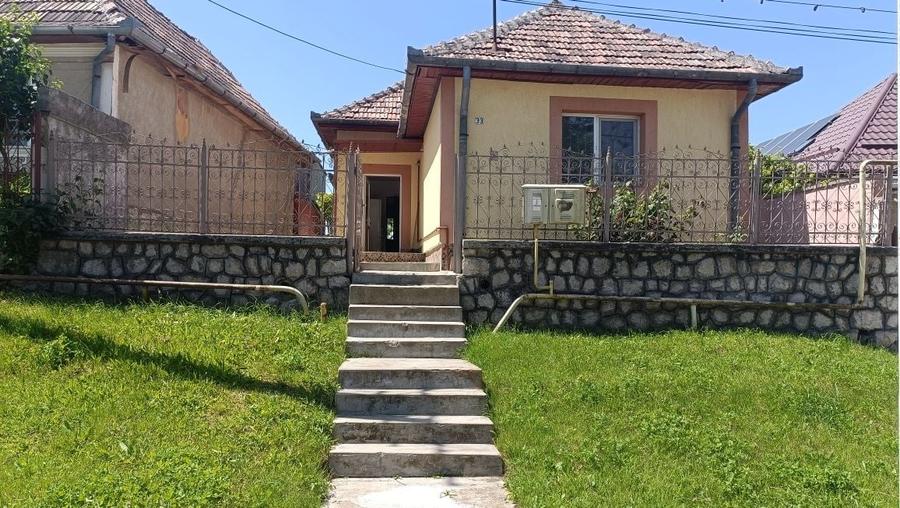 Casă cu 2 camere în Central