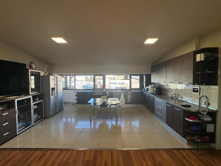 Inchiriez penthouse Et 3 - 8