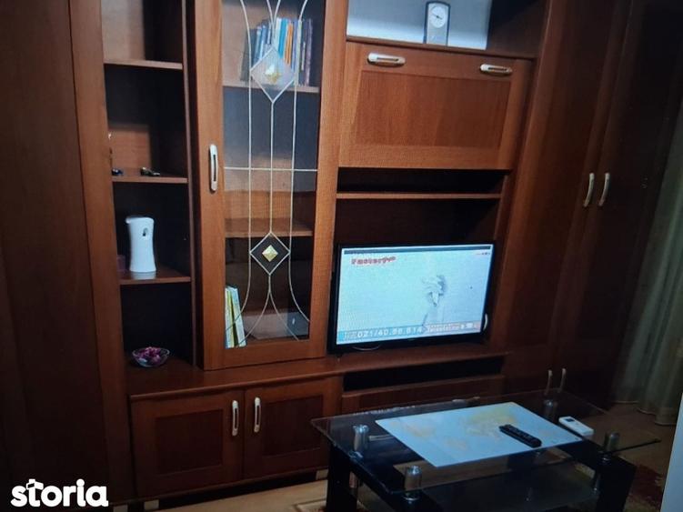 Apartament cu 2 camere semidecomandat în Tei