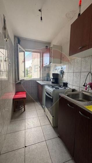 Apartament cu 3 camere semidecomandat în Central
