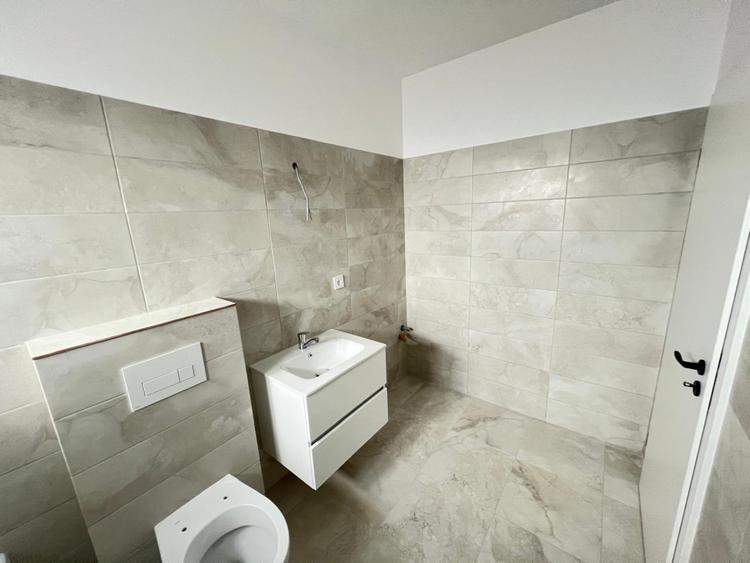 Duplex cu 4 camere cu Canalizare în Sânpetru