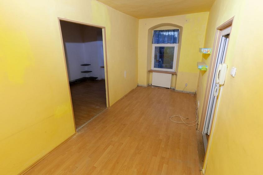 Casă cu 9 camere cu Canalizare în Centrul Istoric
