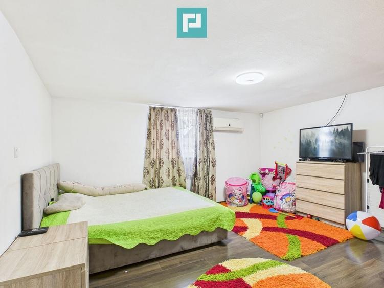 Casă individuală cu 5 camere cu Canalizare în Est