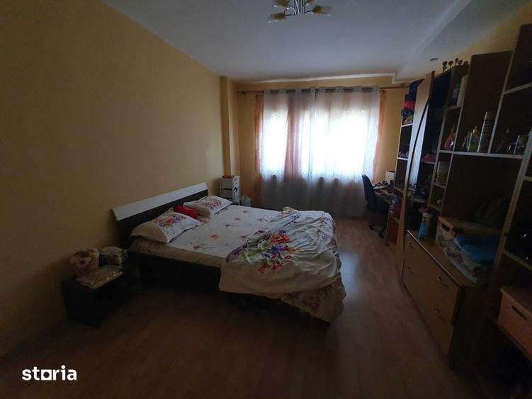 Garsonieră decomandată în Tolstoi
