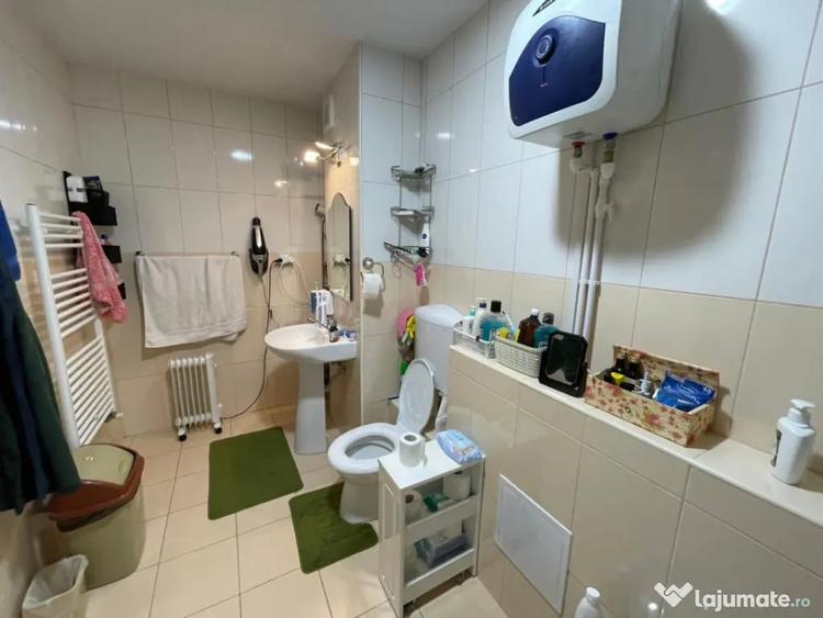 Apartament cu 3 camere semidecomandat în Europa