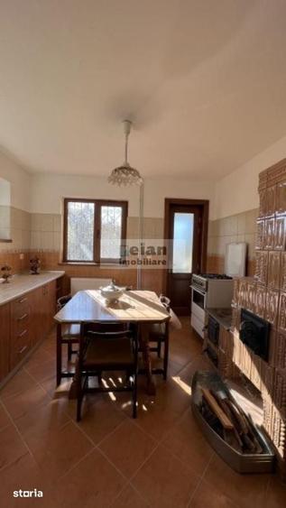 Casă cu 7 camere cu Teren 1356 Mp în Predeal