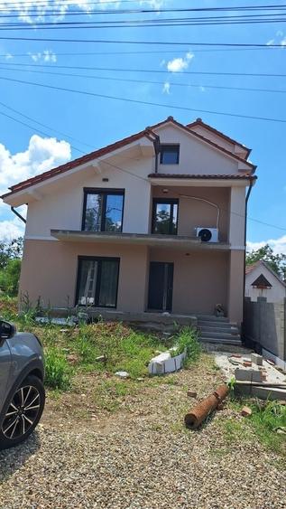 Casă cu 4 camere în Central
