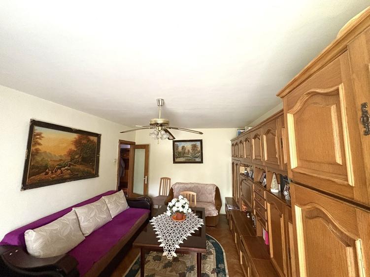 Apartament cu 3 camere, mobilat în Central